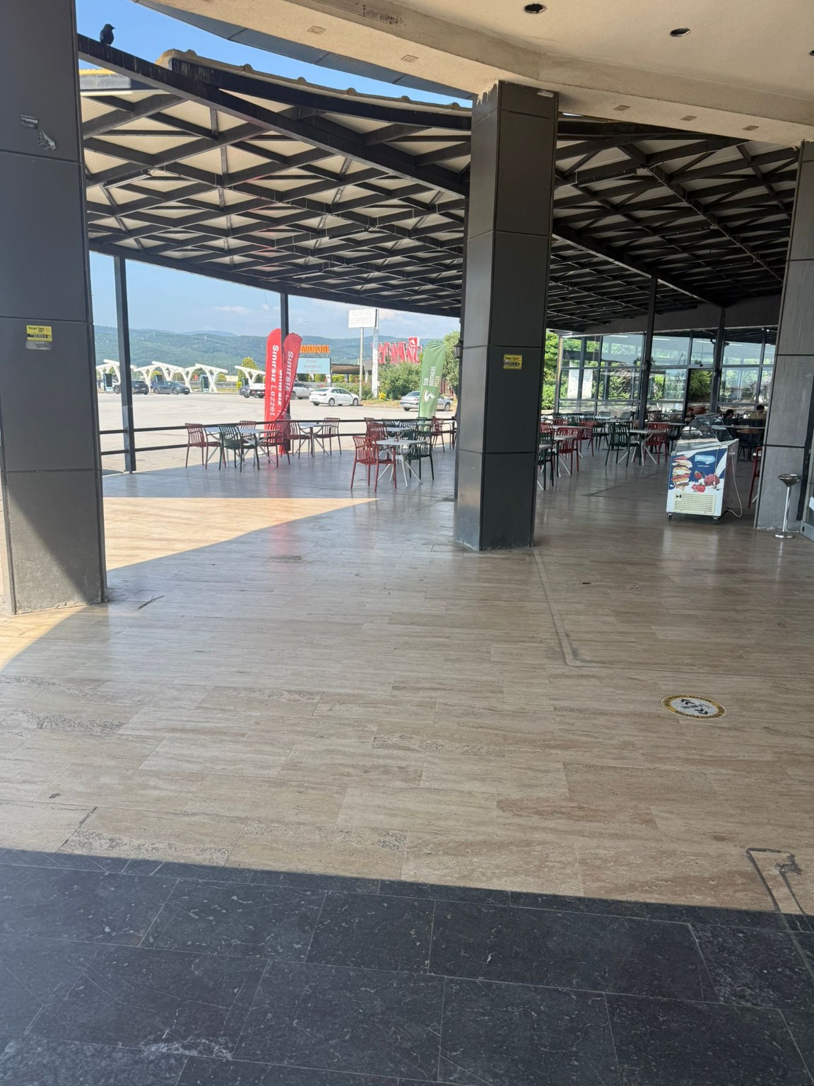Uygulama öncesi geniş ticari zemin